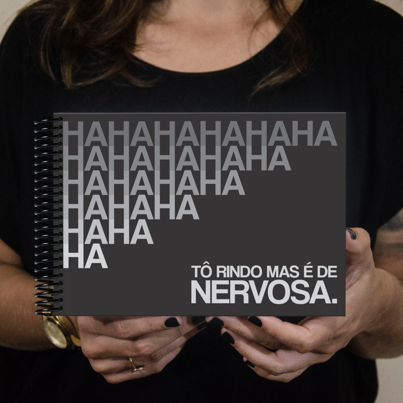 Bloco rindo de nervosa