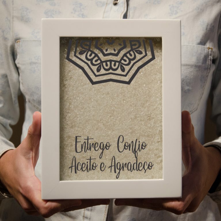 Quadro de sal grosso entrego, confio, aceito e agradeço - Imagem 2