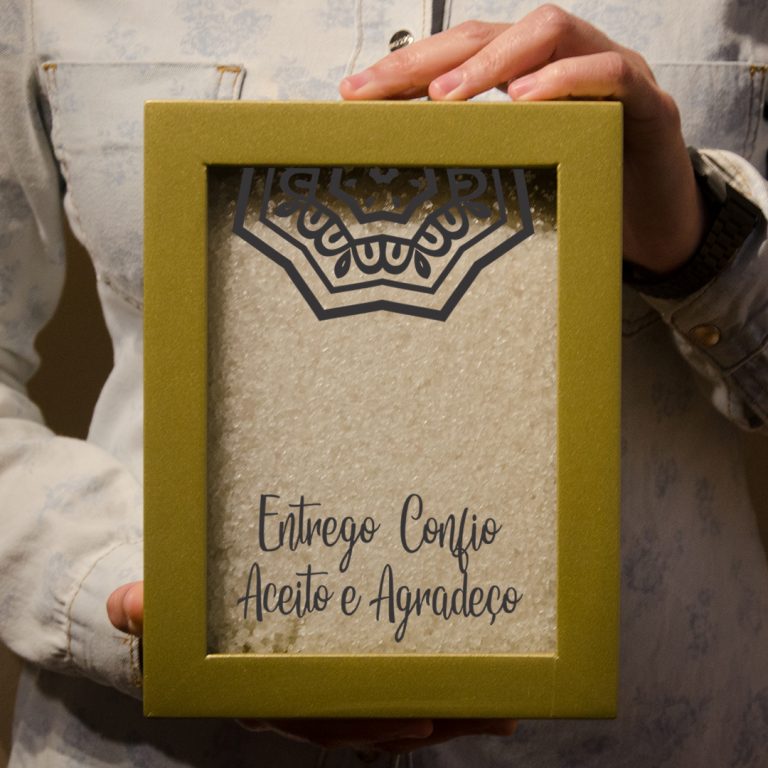 Quadro de sal grosso entrego, confio, aceito e agradeço - Imagem 3